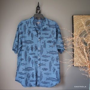 MEN’S Eddie Bauer Blue Fish Print Button Down